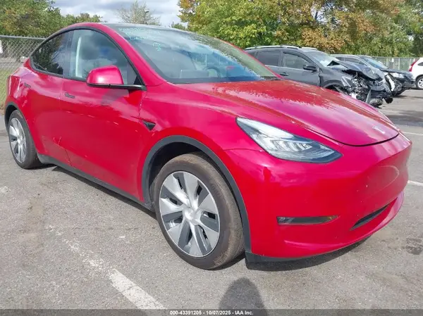 7SAYGDEE1NF441562 2022 TESLA MODEL Y - Image 1