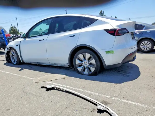 7SAYGDEE1NF444798 2022 TESLA MODEL Y - Image 2