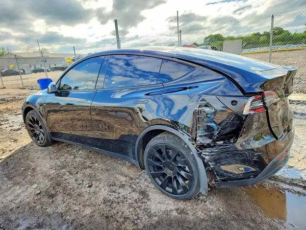 7SAYGDEE1NF447829 2022 TESLA MODEL Y - Image 2