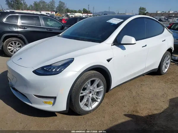 7SAYGDEE1NF450178 2022 TESLA MODEL Y - Image 2