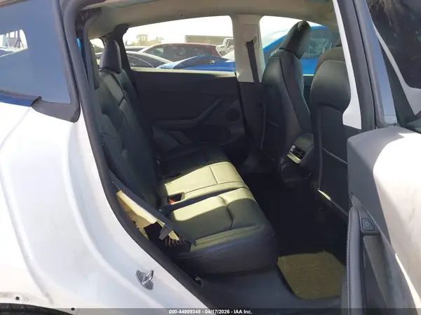 7SAYGDEE1NF450178 2022 TESLA MODEL Y - Image 8