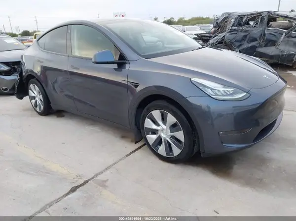 7SAYGDEE1NF450326 2022 TESLA MODEL Y - Image 1
