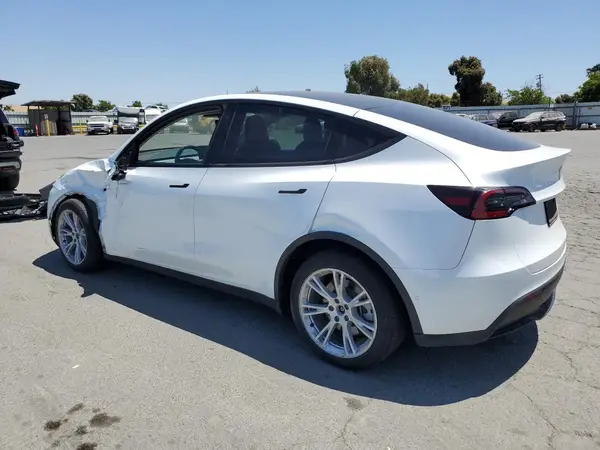 7SAYGDEE1NF450715 2022 TESLA MODEL Y - Image 2