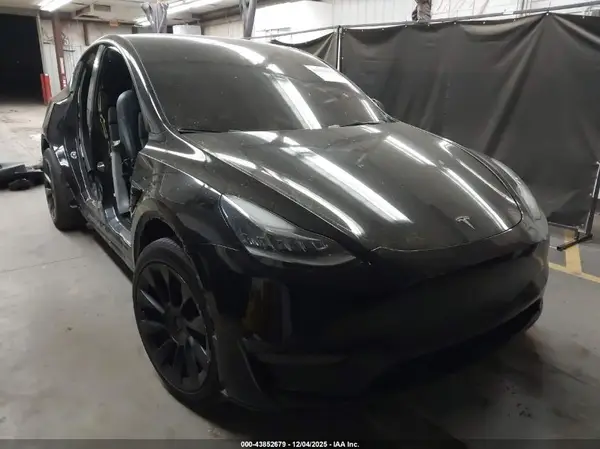 7SAYGDEE1NF480037 2022 TESLA MODEL Y - Image 1