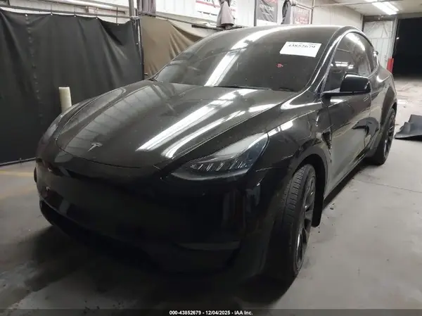 7SAYGDEE1NF480037 2022 TESLA MODEL Y - Image 2