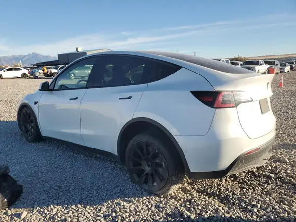 7SAYGDEE1NF481303 2022 TESLA MODEL Y - Image 2