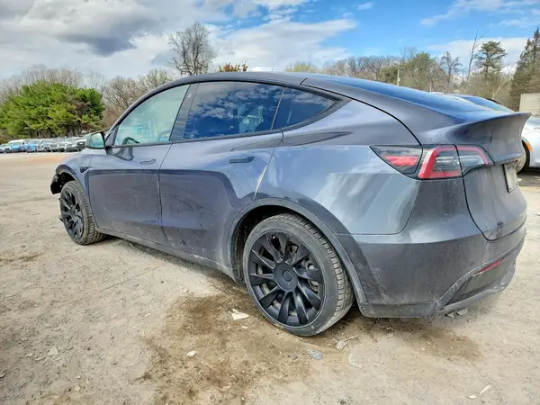 7SAYGDEE1NF481608 2022 TESLA MODEL Y - Image 2