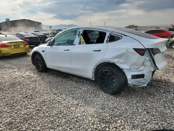 7SAYGDEE1NF493595 2022 TESLA MODEL Y - Image 2