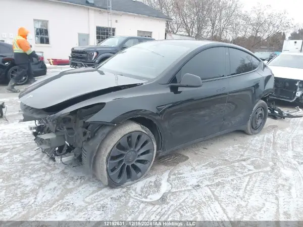 7SAYGDEE1NF511111 2022 TESLA MODEL Y - Image 2