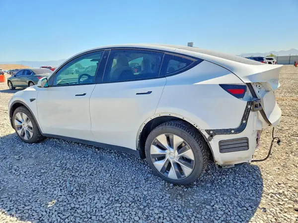 7SAYGDEE1NF523145 2022 TESLA MODEL Y - Image 2