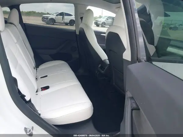 7SAYGDEE1NF533786 2022 TESLA MODEL Y - Image 8