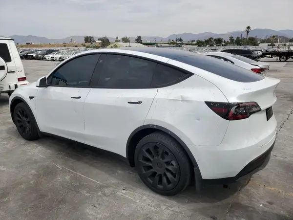 7SAYGDEE1NF540740 2022 TESLA MODEL Y - Image 2
