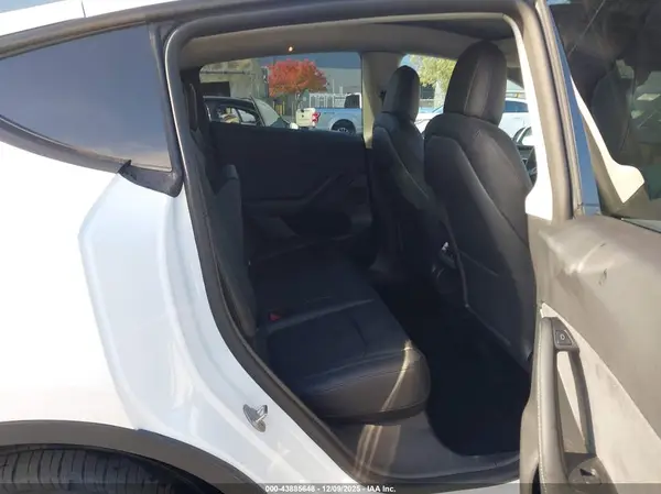 7SAYGDEE1NF545520 2022 TESLA MODEL Y - Image 8