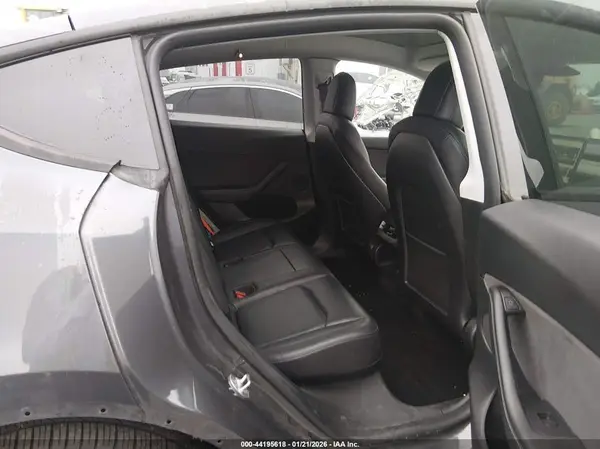 7SAYGDEE1NF558865 2022 TESLA MODEL Y - Image 8