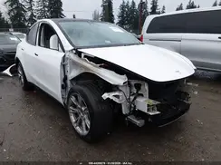 7SAYGDEE1NF560261 2022 TESLA MODEL Y
