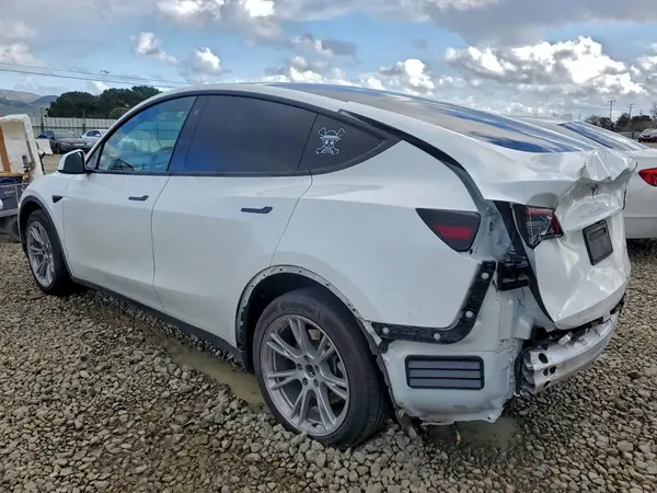 7SAYGDEE1NF560793 2022 TESLA MODEL Y - Image 2