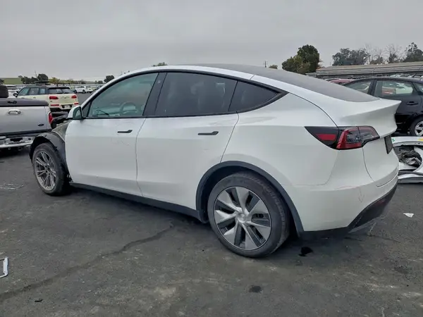 7SAYGDEE1NF561068 2022 TESLA MODEL Y - Image 2