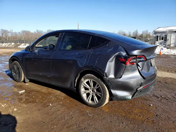7SAYGDEE1NF561085 2022 TESLA MODEL Y - Image 2