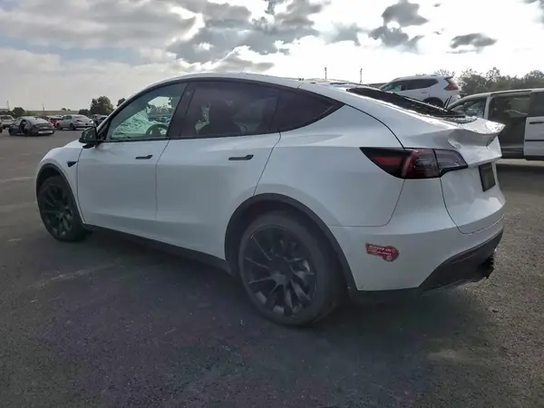 7SAYGDEE1NF571499 2022 TESLA MODEL Y - Image 2