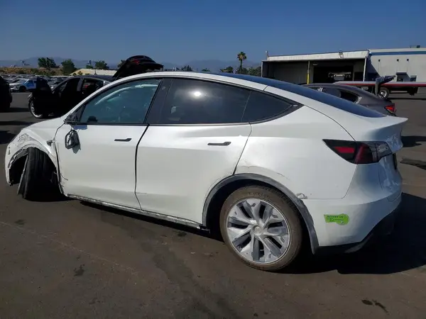 7SAYGDEE1PA025737 2023 TESLA MODEL Y - Image 2