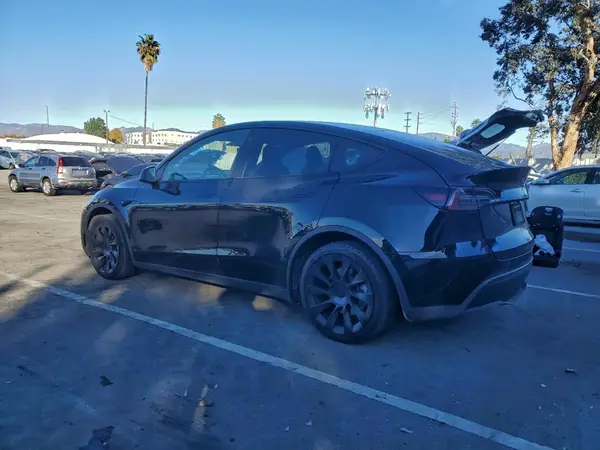 7SAYGDEE1PA026824 2023 TESLA MODEL Y - Image 2