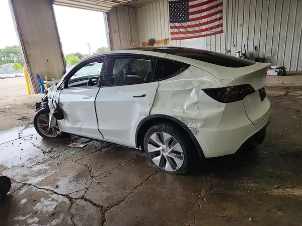 7SAYGDEE1PA040576 2023 TESLA MODEL Y - Image 2