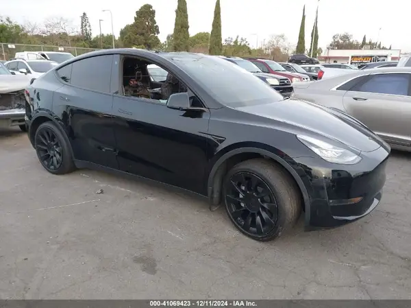 7SAYGDEE1PA055921 2023 TESLA MODEL Y - Image 1