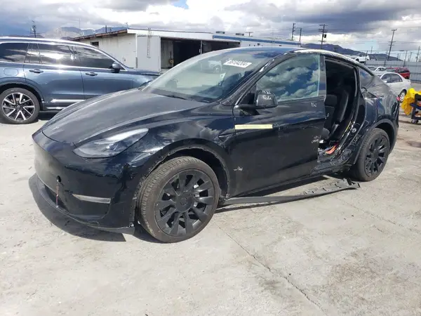 7SAYGDEE1PA057927 2023 TESLA MODEL Y - Image 1