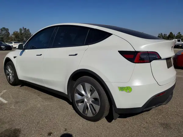 7SAYGDEE1PA059211 2023 TESLA MODEL Y - Image 2