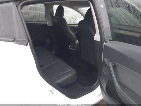 7SAYGDEE1PA059581 2023 TESLA MODEL Y - Image 8