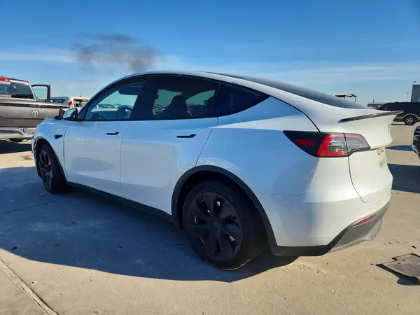 7SAYGDEE1PA073545 2023 TESLA MODEL Y - Image 2