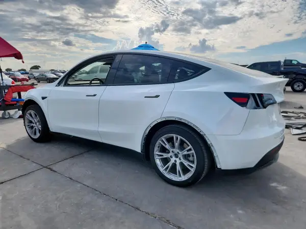 7SAYGDEE1PA092791 2023 TESLA MODEL Y - Image 2