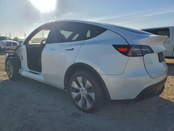 7SAYGDEE1PA095156 2023 TESLA MODEL Y - Image 2