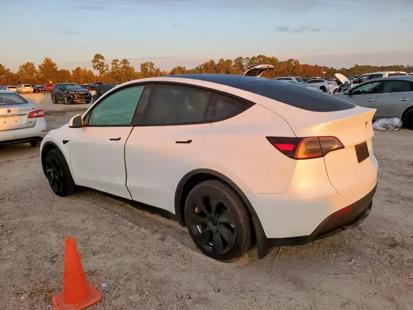 7SAYGDEE1PA107810 2023 TESLA MODEL Y - Image 2