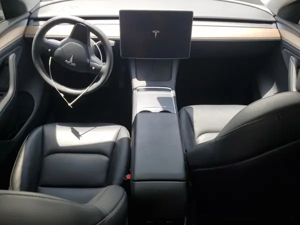 7SAYGDEE1PA110934 2023 TESLA MODEL Y - Image 8