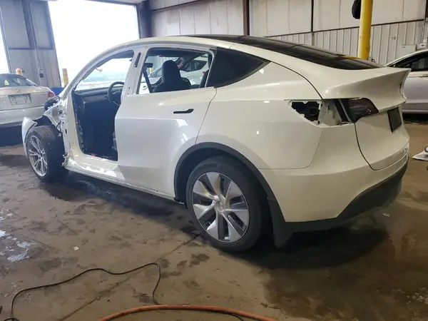 7SAYGDEE1PA117947 2023 TESLA MODEL Y - Image 2