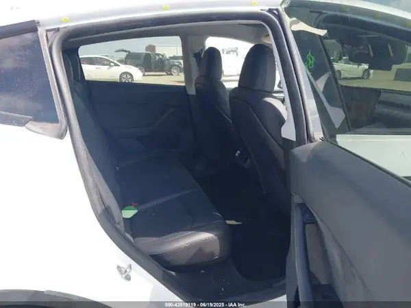 7SAYGDEE1PA117964 2023 TESLA MODEL Y - Image 8