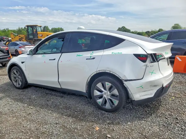 7SAYGDEE1PA121383 2023 TESLA MODEL Y - Image 2