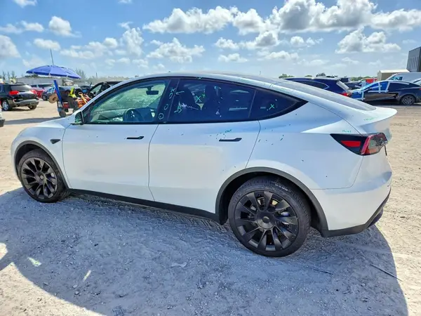 7SAYGDEE1PA129418 2023 TESLA MODEL Y - Image 2