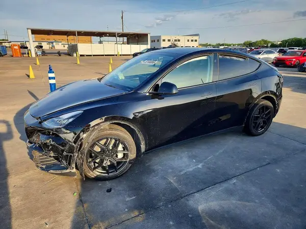 7SAYGDEE1PA135106 2023 TESLA MODEL Y - Image 1