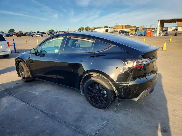 7SAYGDEE1PA135106 2023 TESLA MODEL Y - Image 2