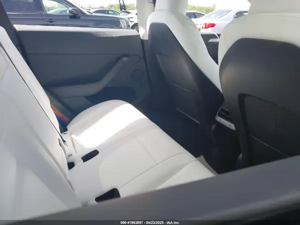 7SAYGDEE1PA158661 2023 TESLA MODEL Y - Image 8