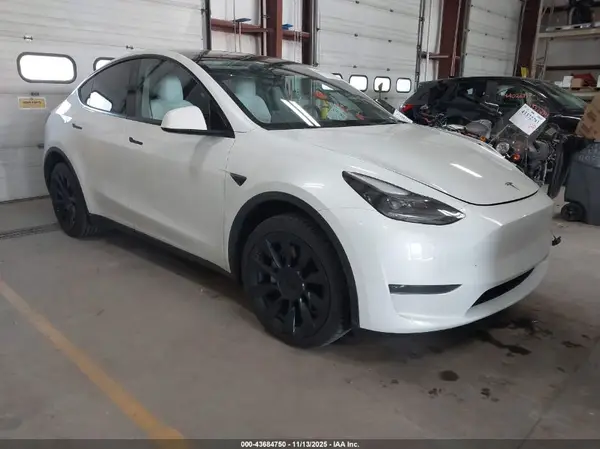 7SAYGDEE1PA177520 2023 TESLA MODEL Y - Image 1
