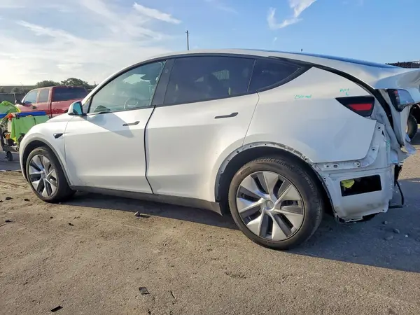 7SAYGDEE1PA189358 2023 TESLA MODEL Y - Image 2
