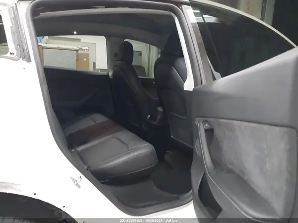 7SAYGDEE1PA195578 2023 TESLA MODEL Y - Image 8