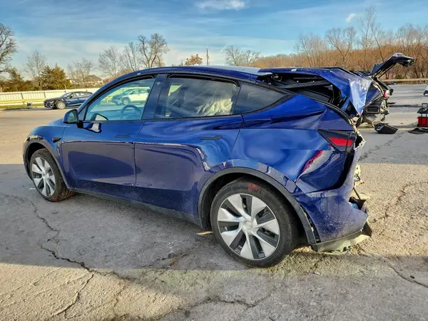 7SAYGDEE1PF594011 2023 TESLA MODEL Y - Image 2