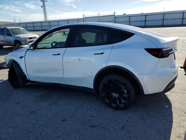 7SAYGDEE1PF603564 2023 TESLA MODEL Y - Image 2