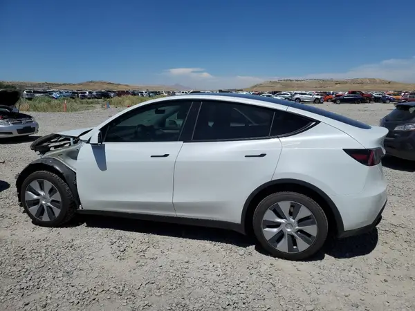 7SAYGDEE1PF604021 2023 TESLA MODEL Y - Image 2