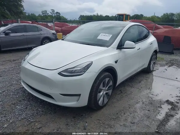 7SAYGDEE1PF610661 2023 TESLA MODEL Y - Image 2