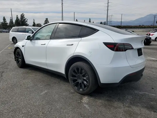 7SAYGDEE1PF611387 2023 TESLA MODEL Y - Image 2
